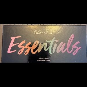 Essentials by Violet Voss eyeshadow Pallete